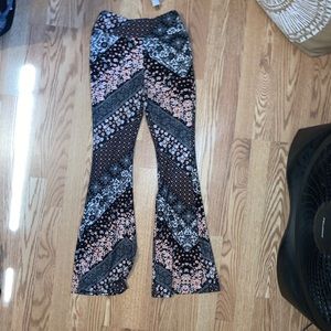 ❌SOLD❌ 
paisley flower fun flare pants
